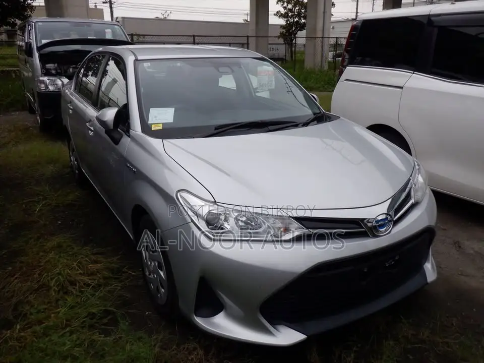 Toyota Axio 2021 Silver