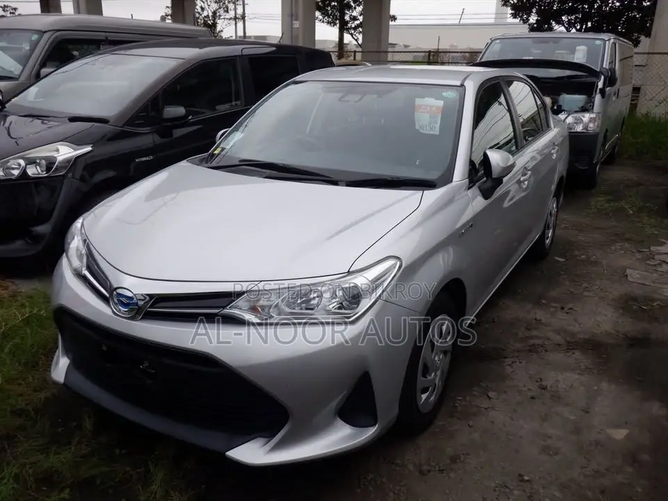Toyota Axio 2021 Silver