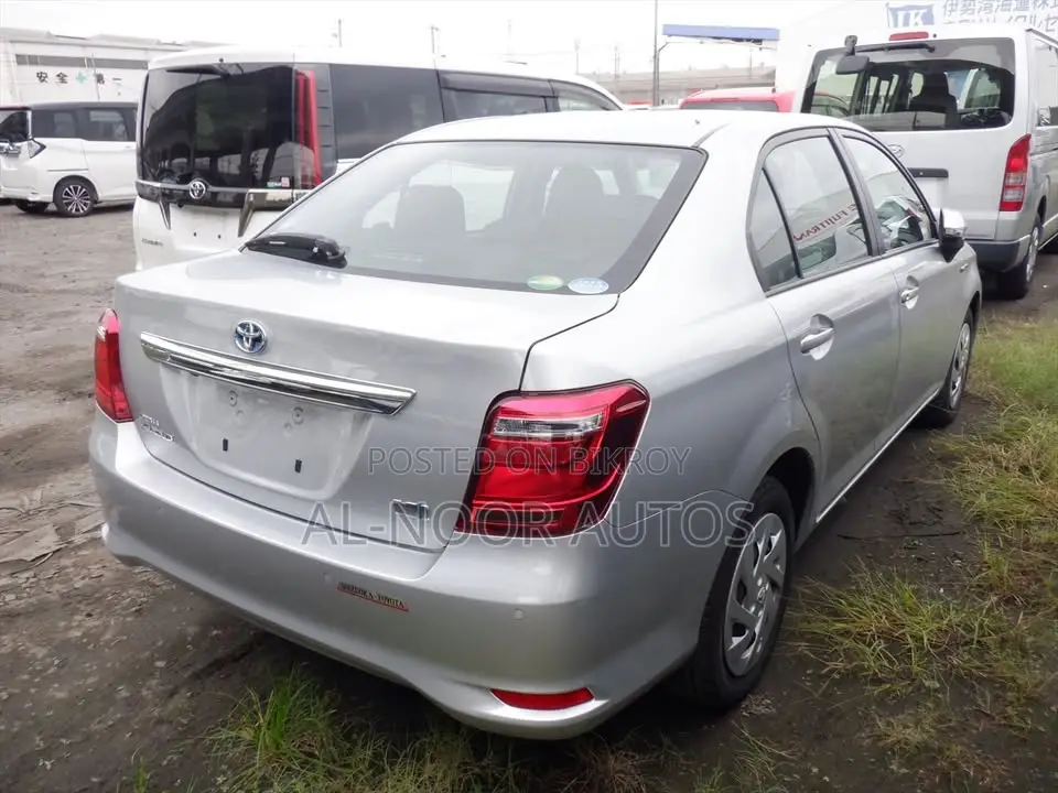 Toyota Axio 2021 Silver