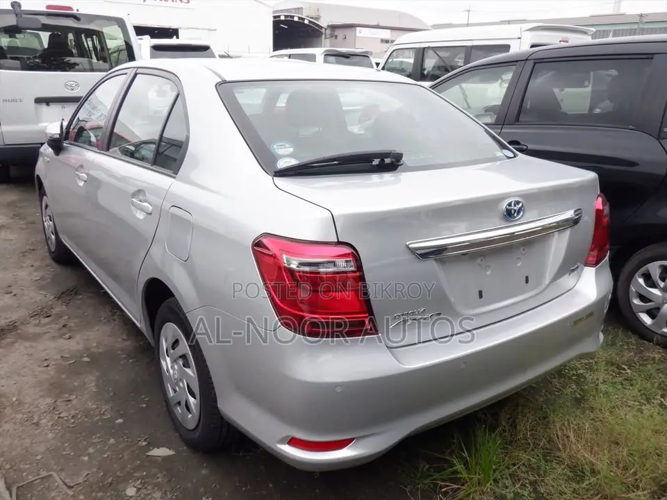 Toyota Axio 2021 Silver