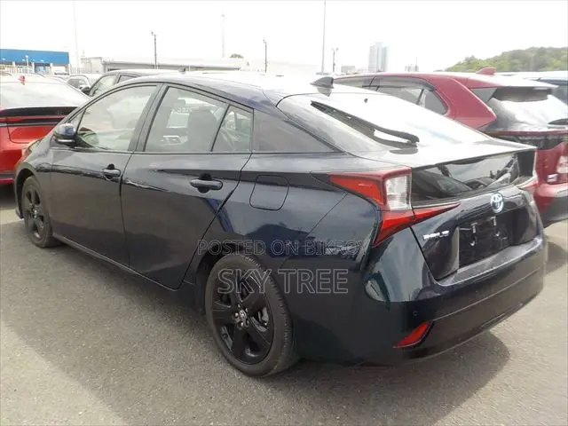 Toyota Prius 2021 Blue