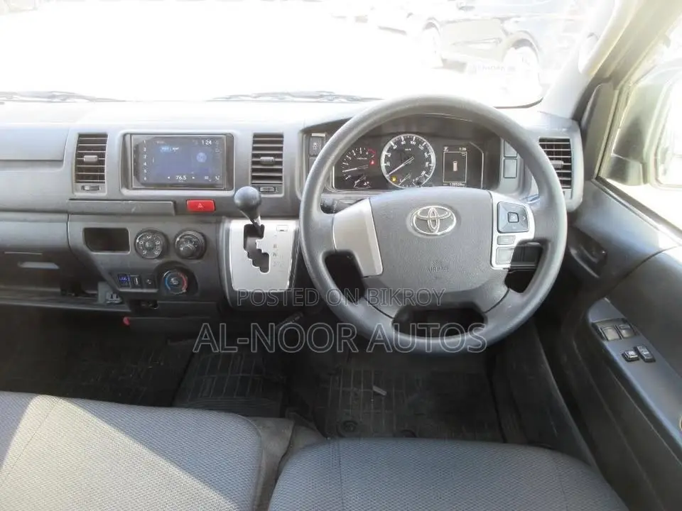 Toyota HiAce 2021 Silver
