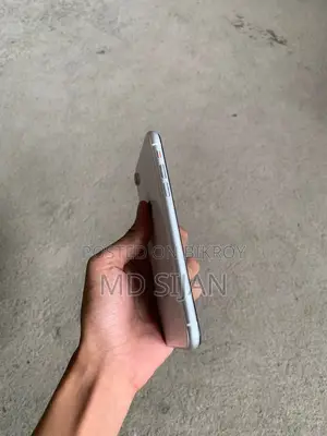 Apple iPhone XR 64 GB White