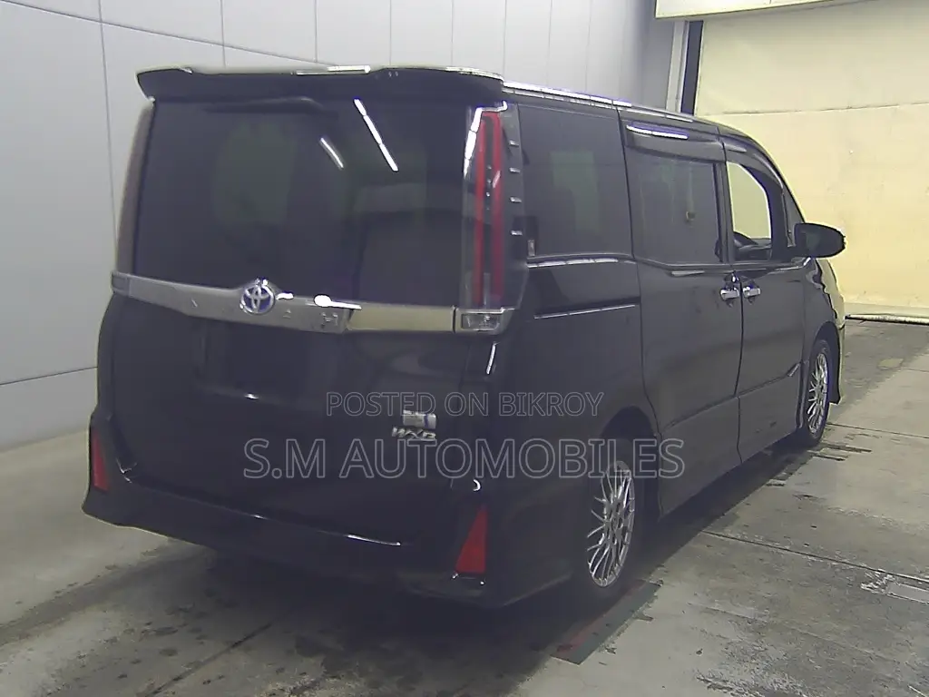 Toyota Noah 1.8 Front-Wheel Drive Hybrid (7 Seater) 2021 Black