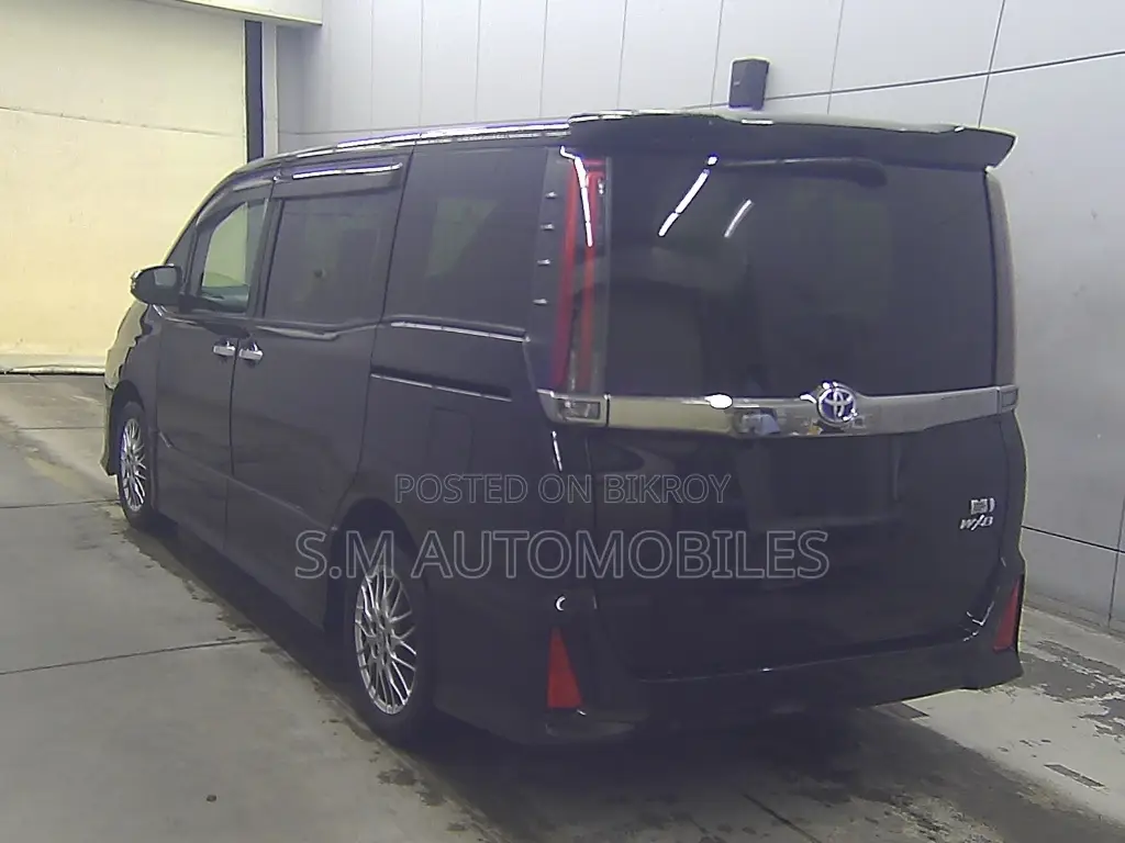 Toyota Noah 1.8 Front-Wheel Drive Hybrid (7 Seater) 2021 Black