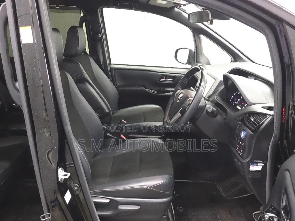 Toyota Noah 1.8 Front-Wheel Drive Hybrid (7 Seater) 2021 Black