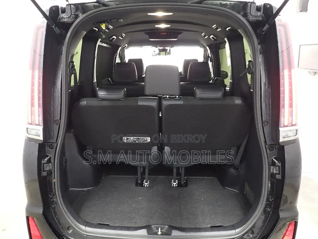 Toyota Noah 1.8 Front-Wheel Drive Hybrid (7 Seater) 2021 Black