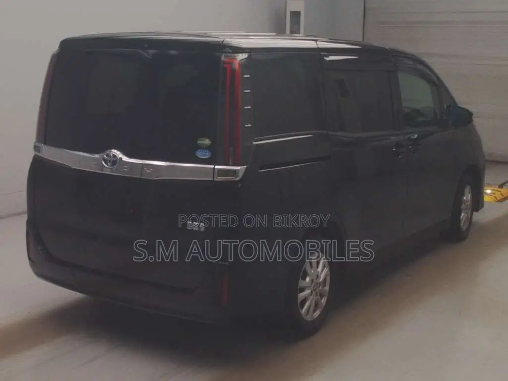 Toyota Noah 1.8 FWD Hybrid (7 Seater) 2021 Black