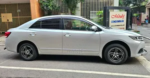 Toyota Premio 2017 Silver
