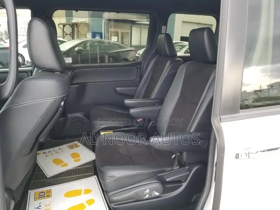 Toyota Noah 2021 Pearl