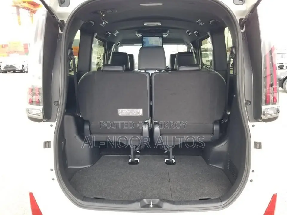 Toyota Noah 2021 Pearl