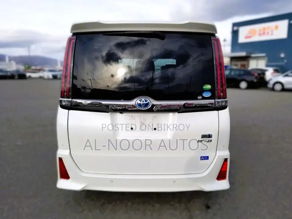 Toyota Noah 2021 Pearl