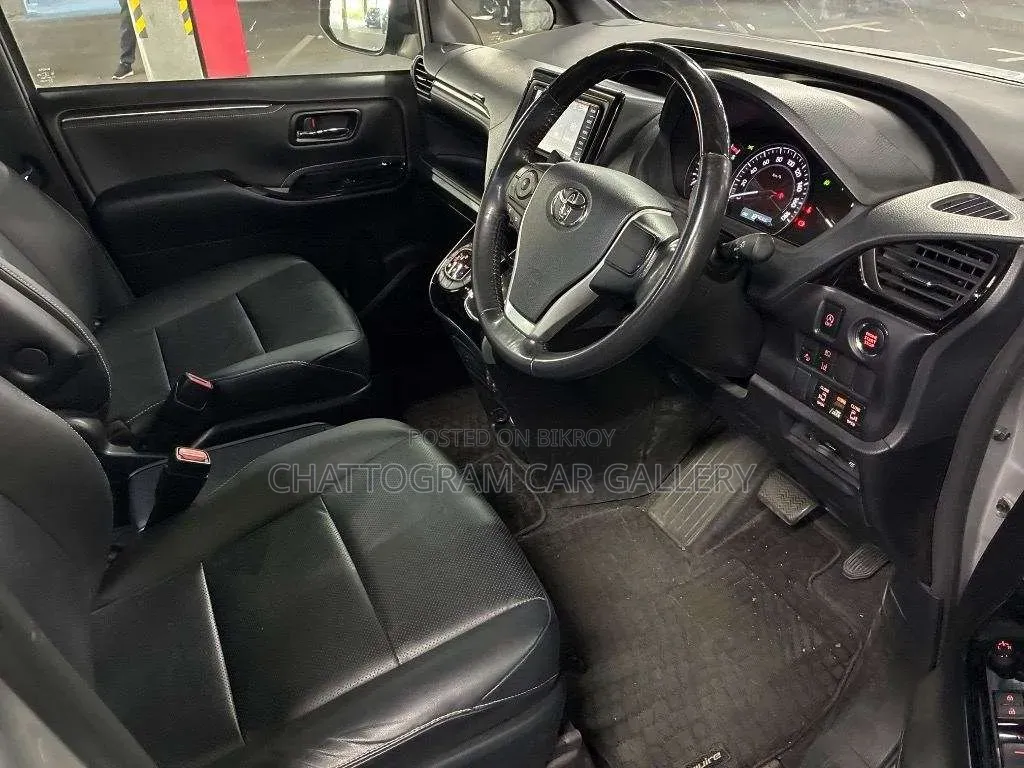 Toyota Esquire 2021 Silver
