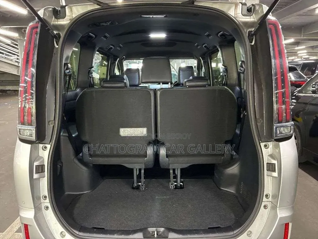 Toyota Esquire 2021 Silver