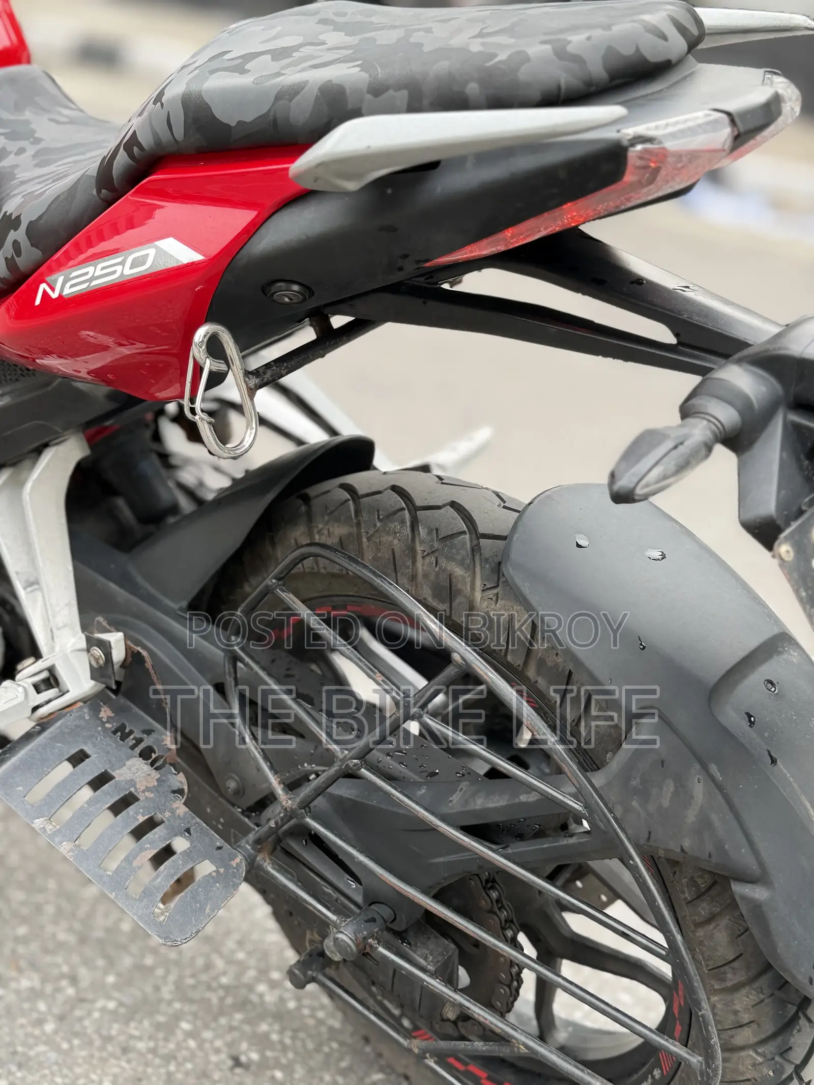 Bajaj Pulsar N250 2024 Red