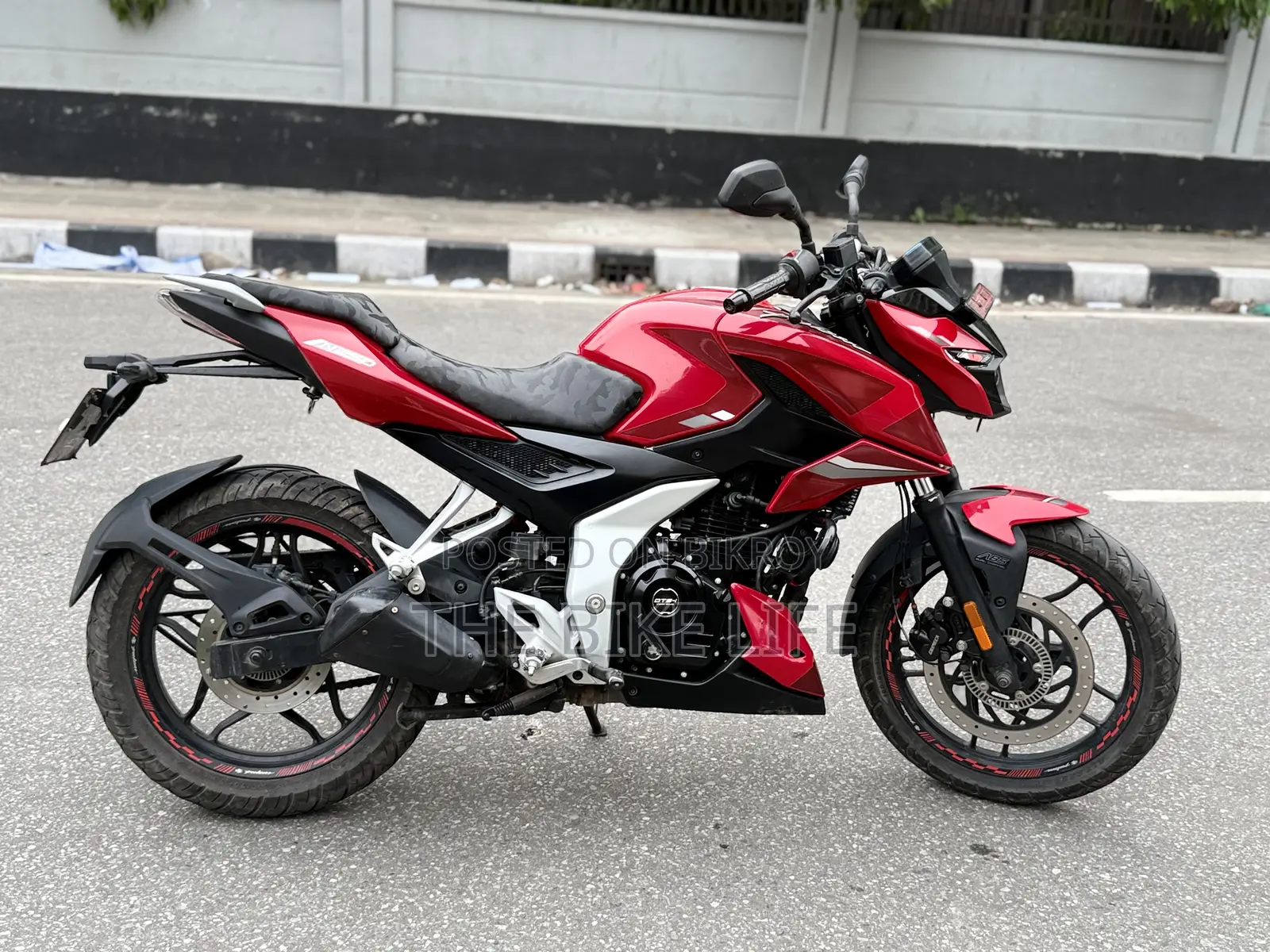 Bajaj Pulsar N250 2024 Red