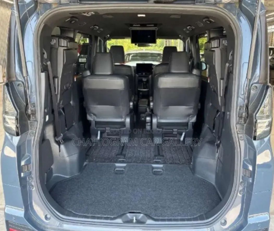Toyota Voxy 2022 Gray
