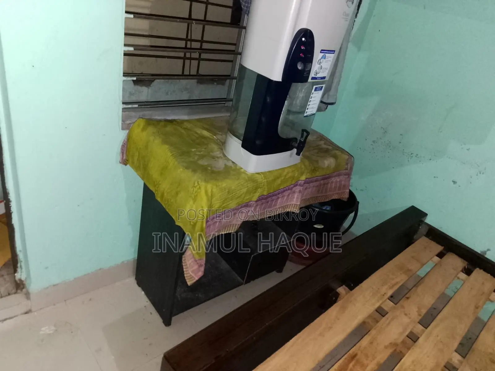 A computer table will be sold.