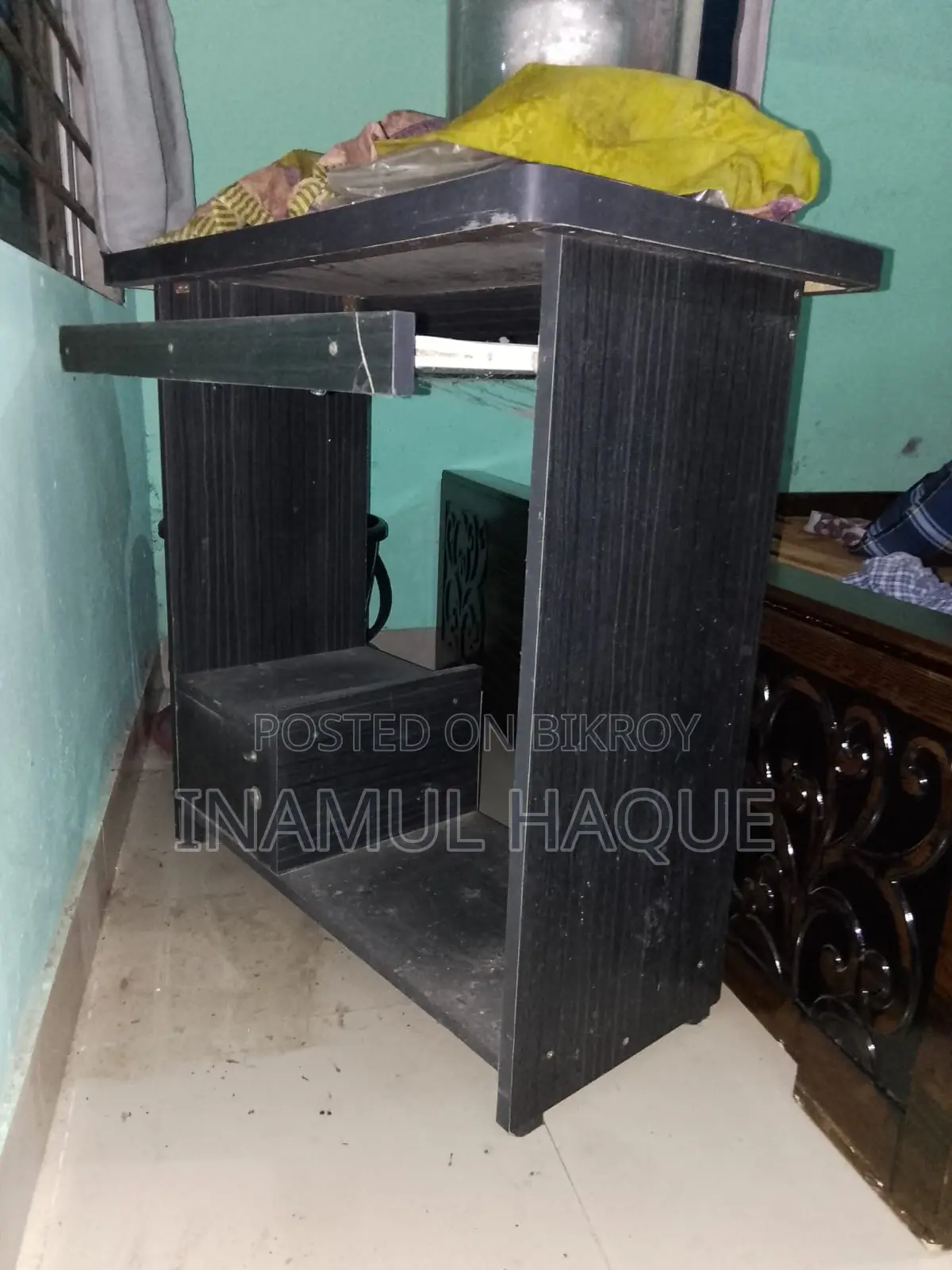 A computer table will be sold.