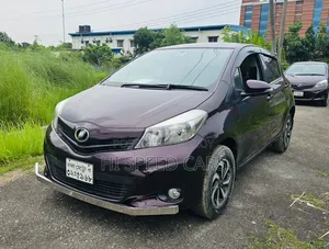 Toyota Vitz 2012 Maroon