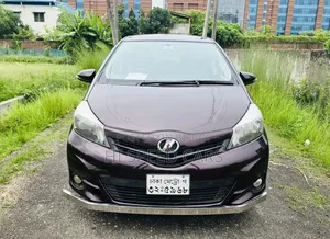 Toyota Vitz 2012 Maroon