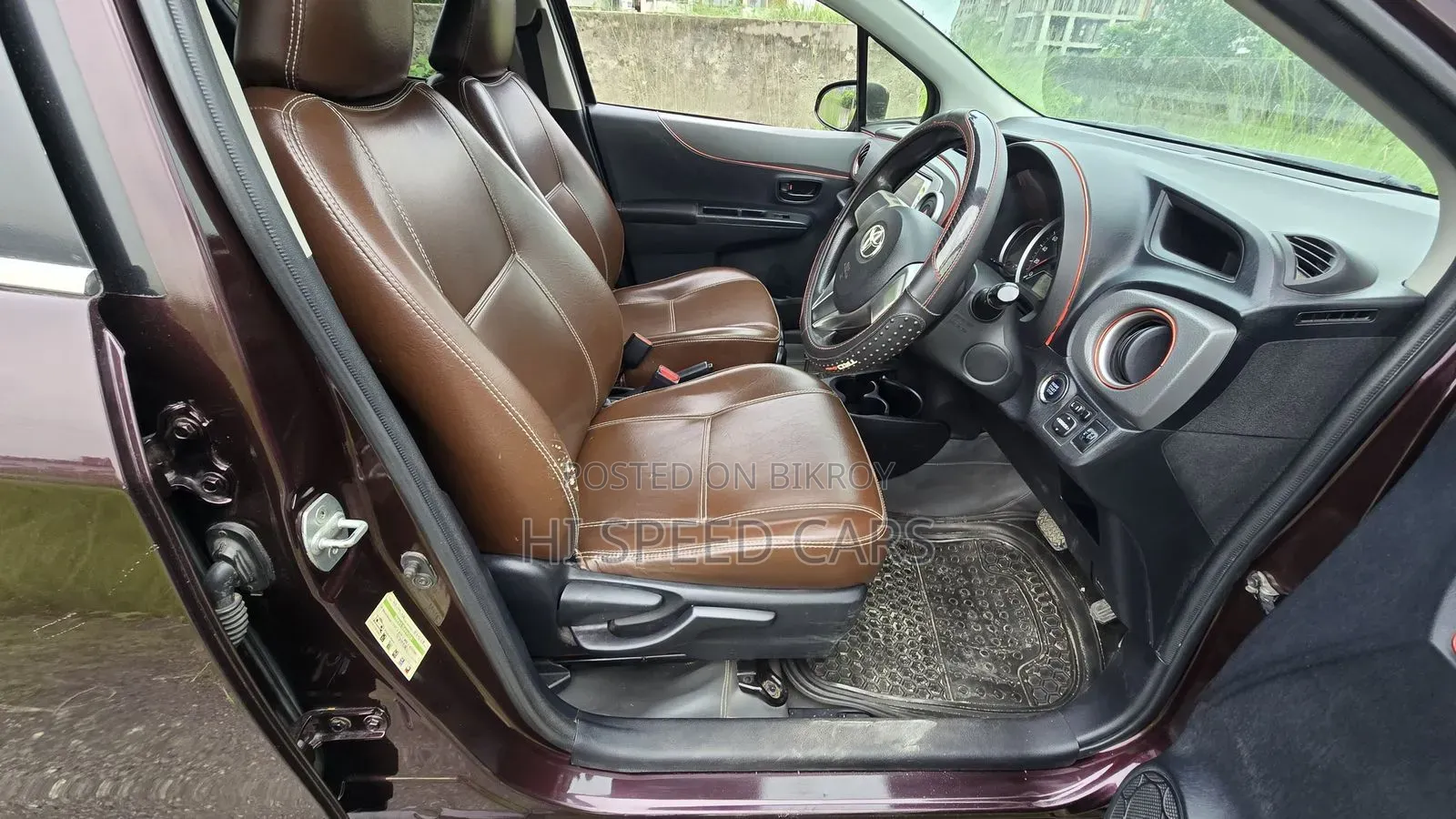 Toyota Vitz 2012 Maroon