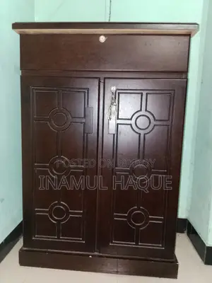জুতা রাখার একটা আধুনিক ডিজাইনের রেক বিক্রি হবে।
