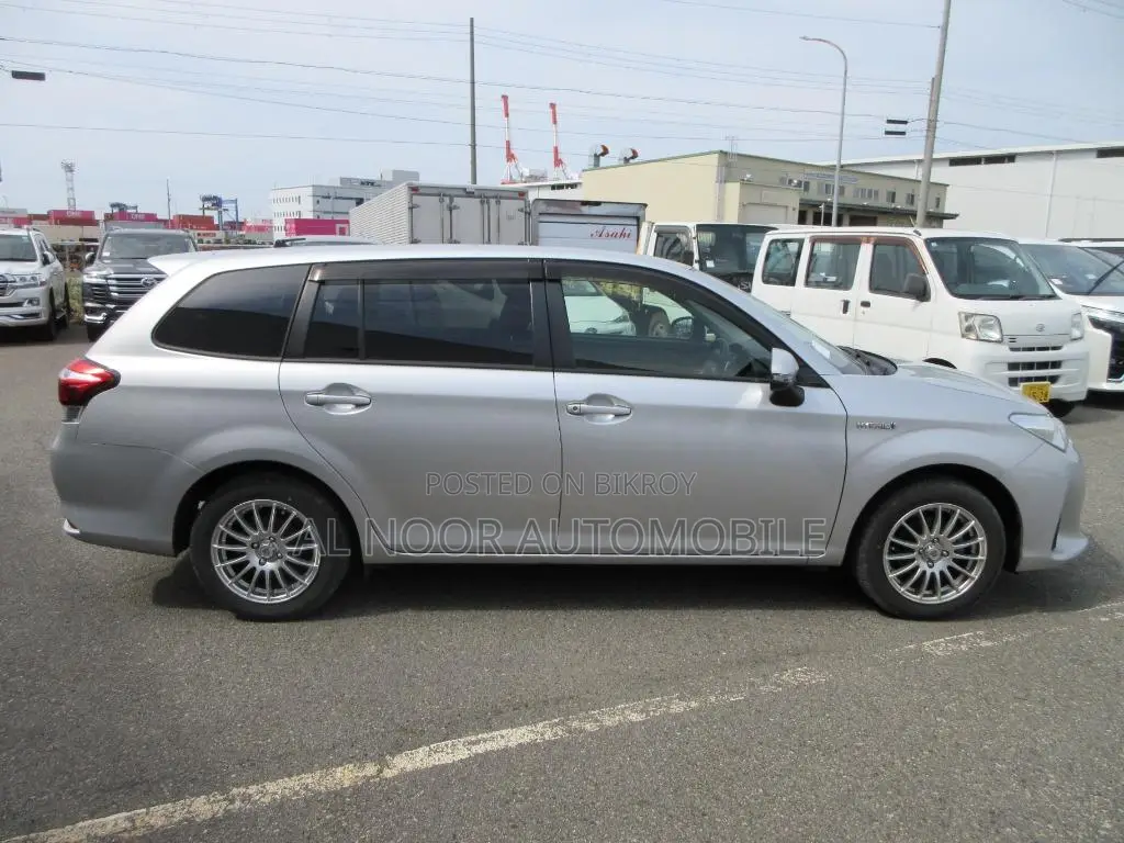 Toyota Corolla Fielder 2021 Silver