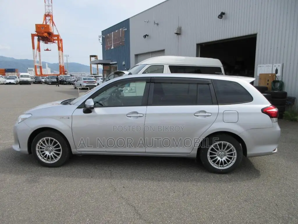 Toyota Corolla Fielder 2021 Silver