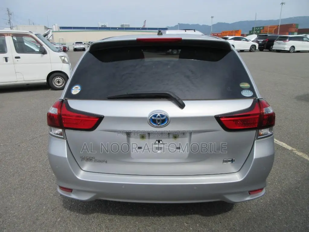 Toyota Corolla Fielder 2021 Silver