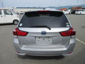 Toyota Corolla Fielder 2021 Silver