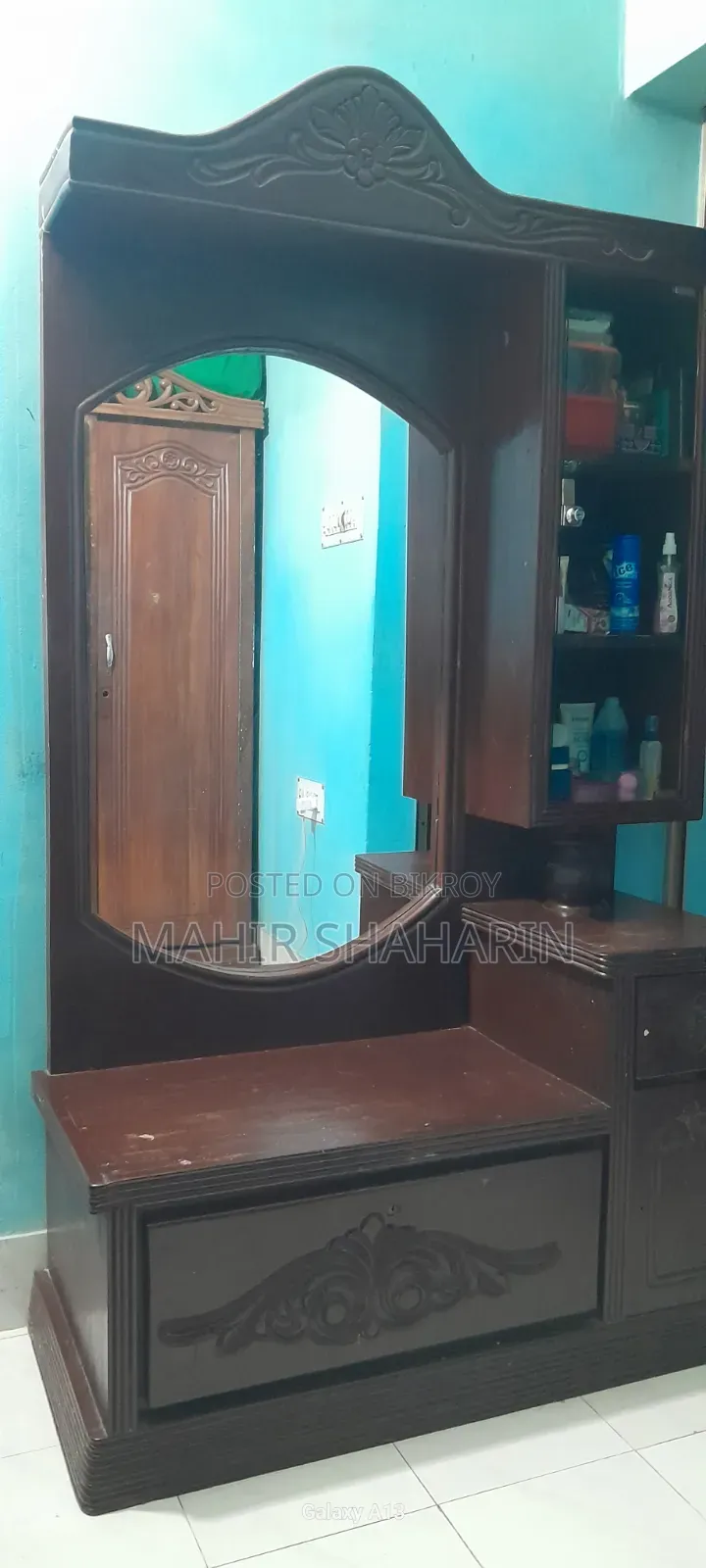ড্রেসিং টেবিল