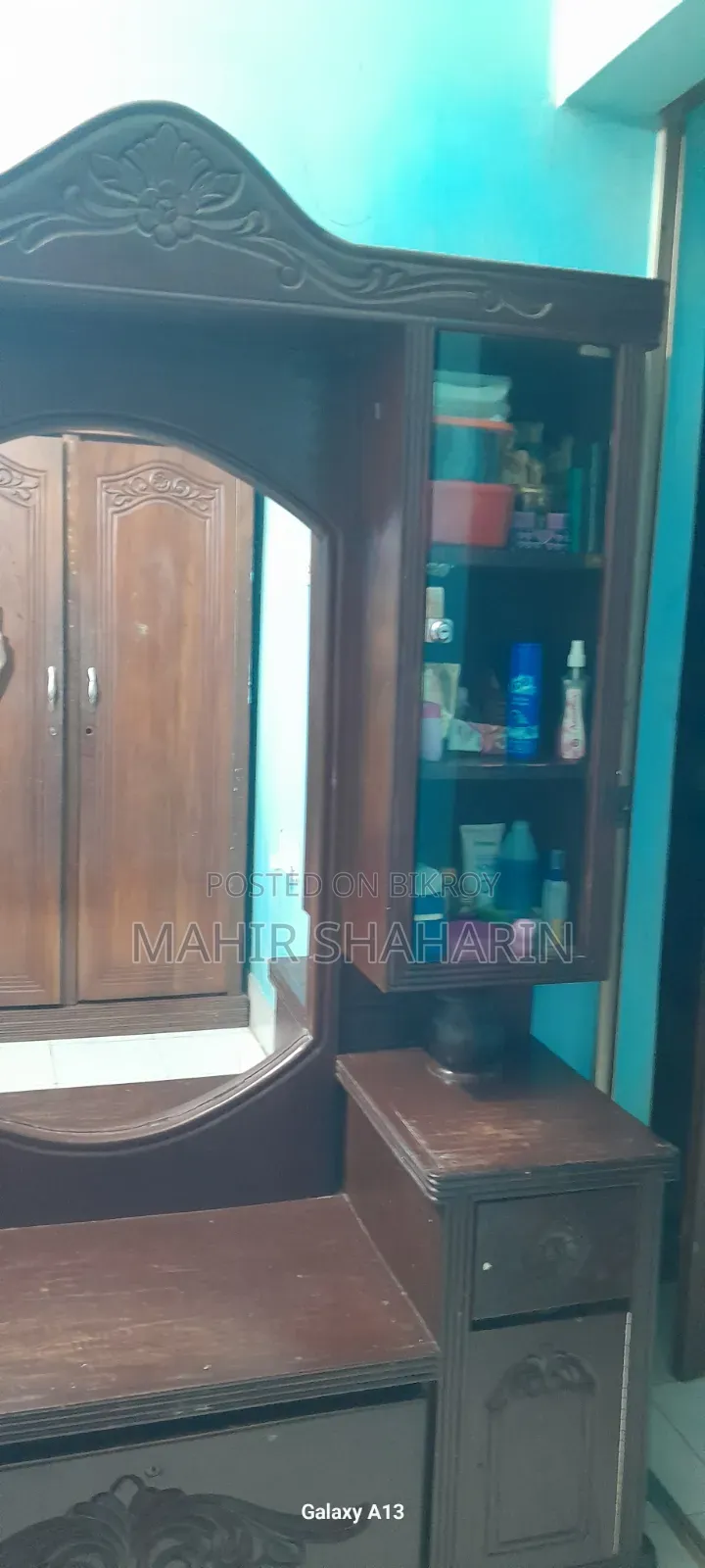 ড্রেসিং টেবিল
