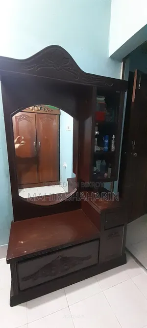 ড্রেসিং টেবিল