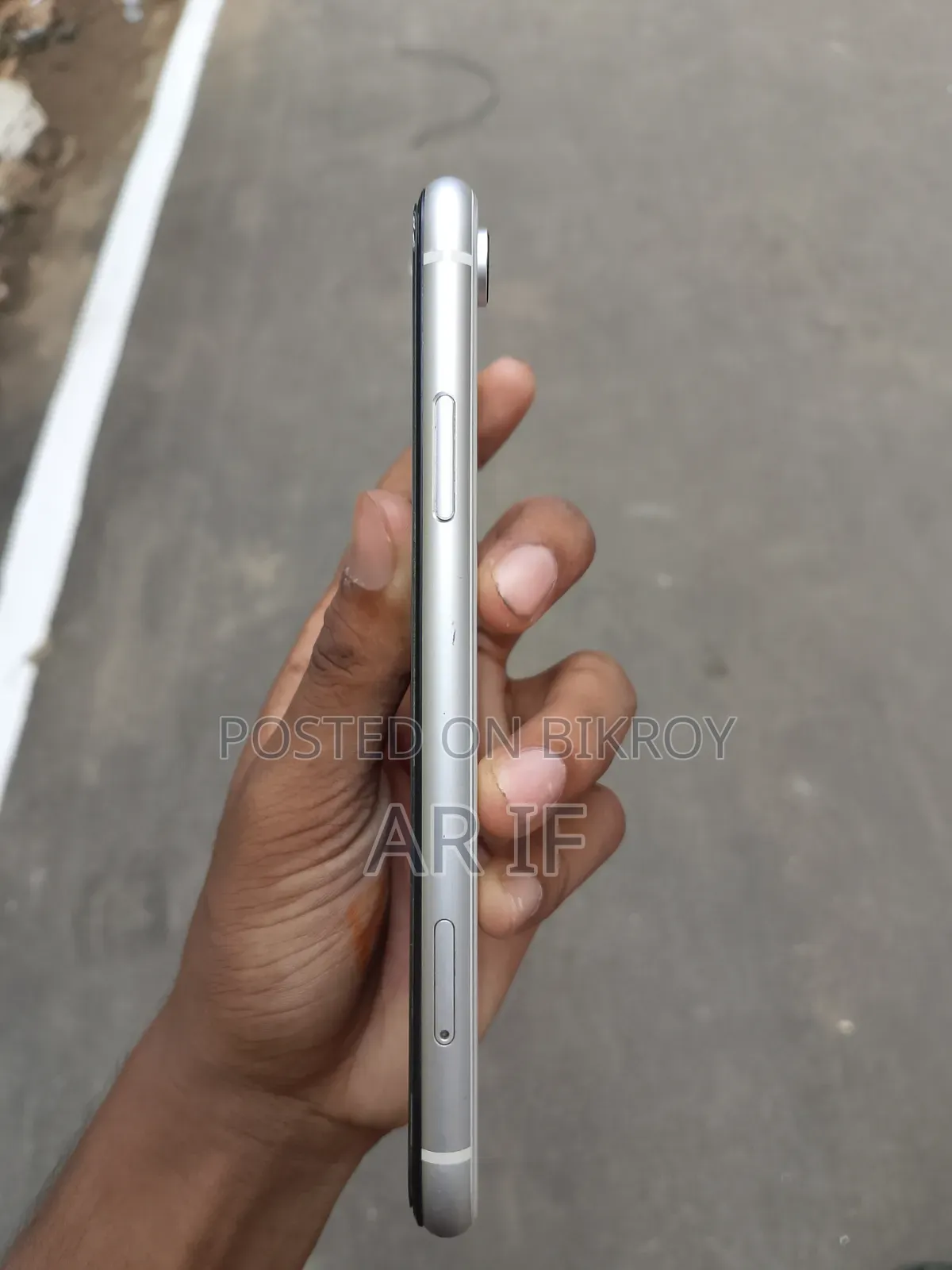 Apple iPhone XR 64 GB White