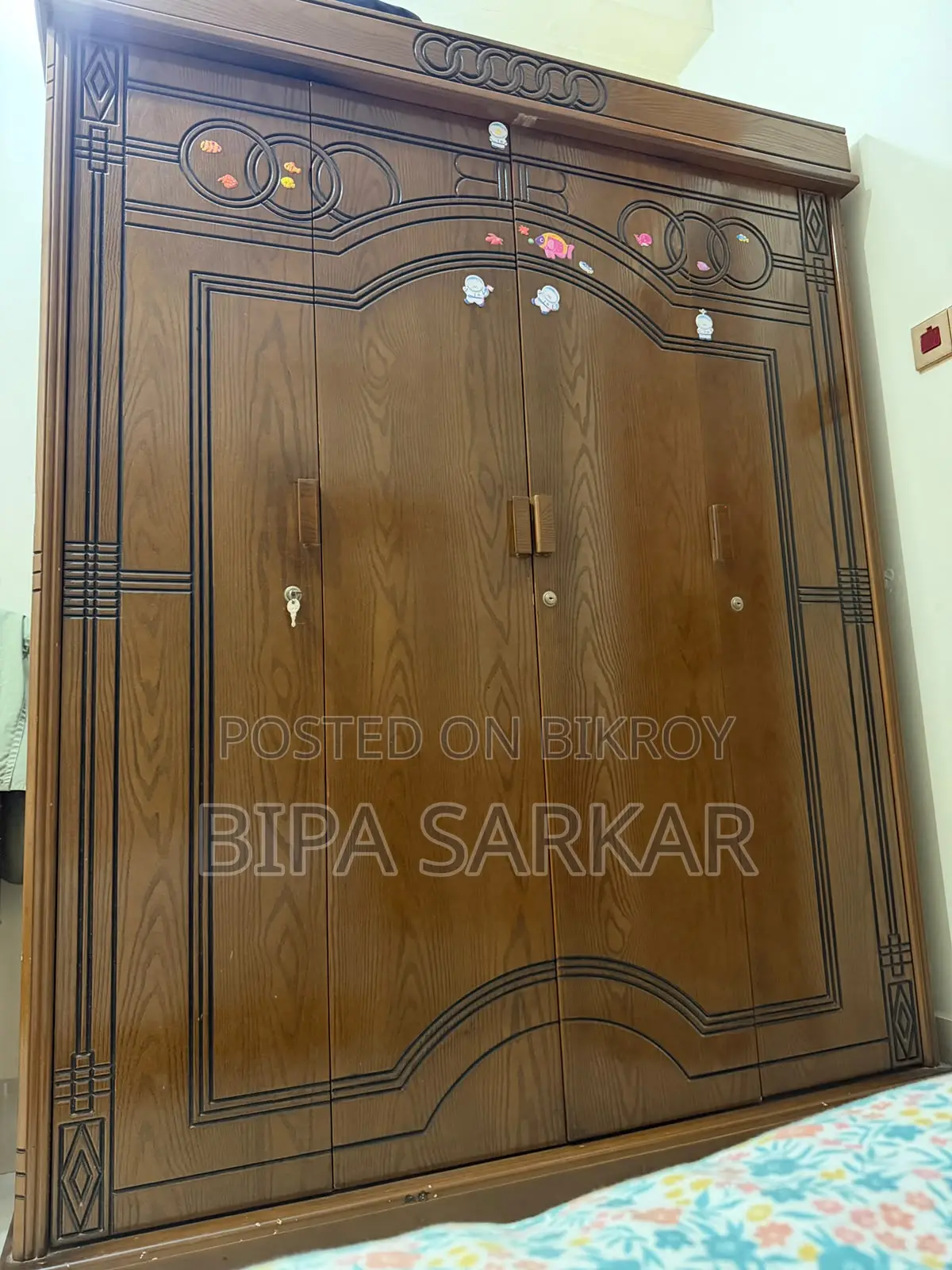মালয়েশিয়ান কাঠের আলমারি