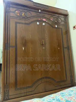 মালয়েশিয়ান কাঠের আলমারি