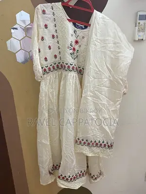 Beautiful Dress (Unused) Size 42 Great Quality