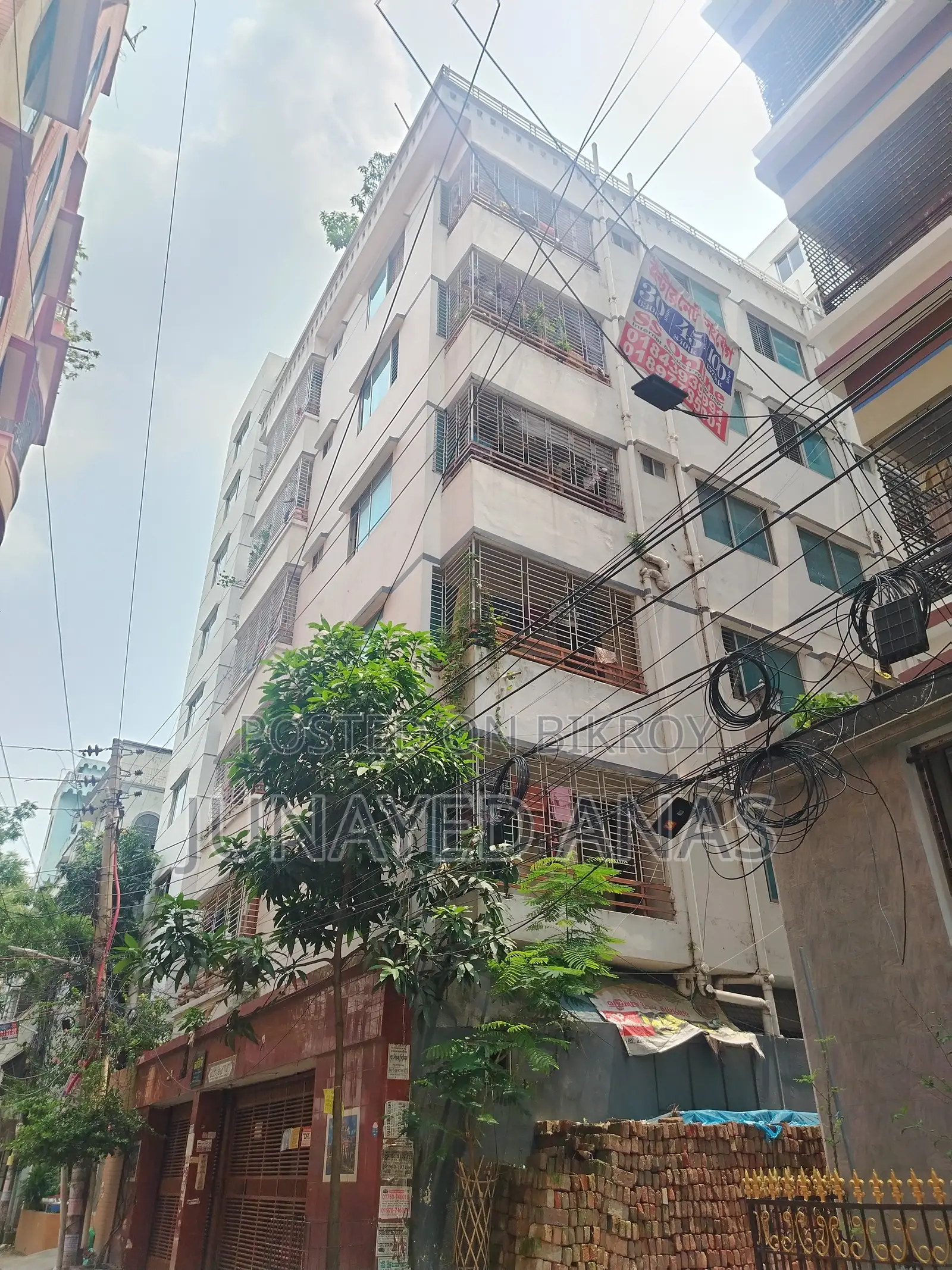 বনশ্রীর অতিথি ভবনে ২ বেডরুমের ফার্নিশড বাড়ি বিক্রয়