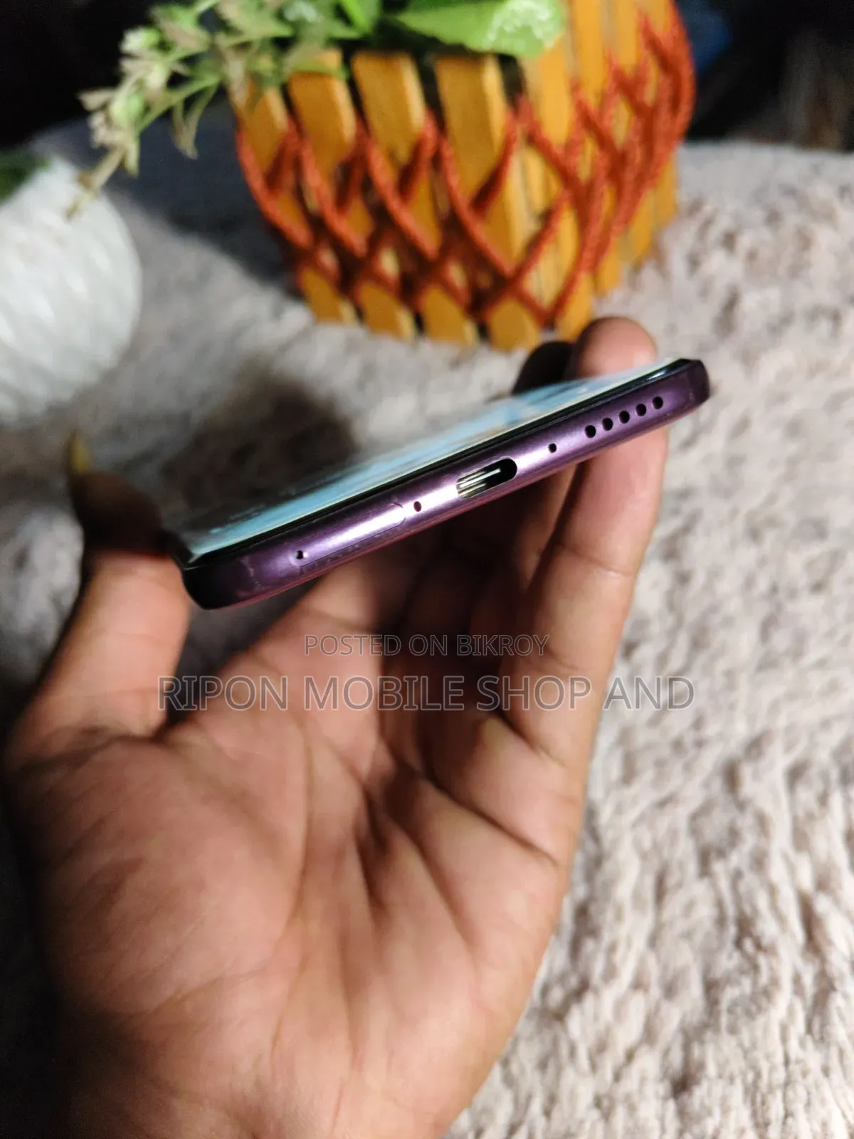 নতুন Vivo V60e ২৫৬ জিবি লাল