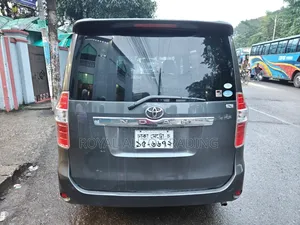 Toyota Noah 2009 Gray