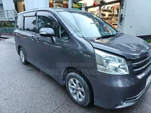 Toyota Noah 2009 Gray