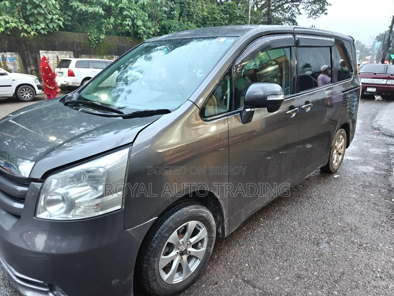 Toyota Noah 2009 Gray