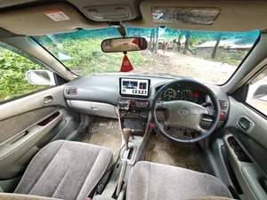 Toyota Corolla 1999 Pearl