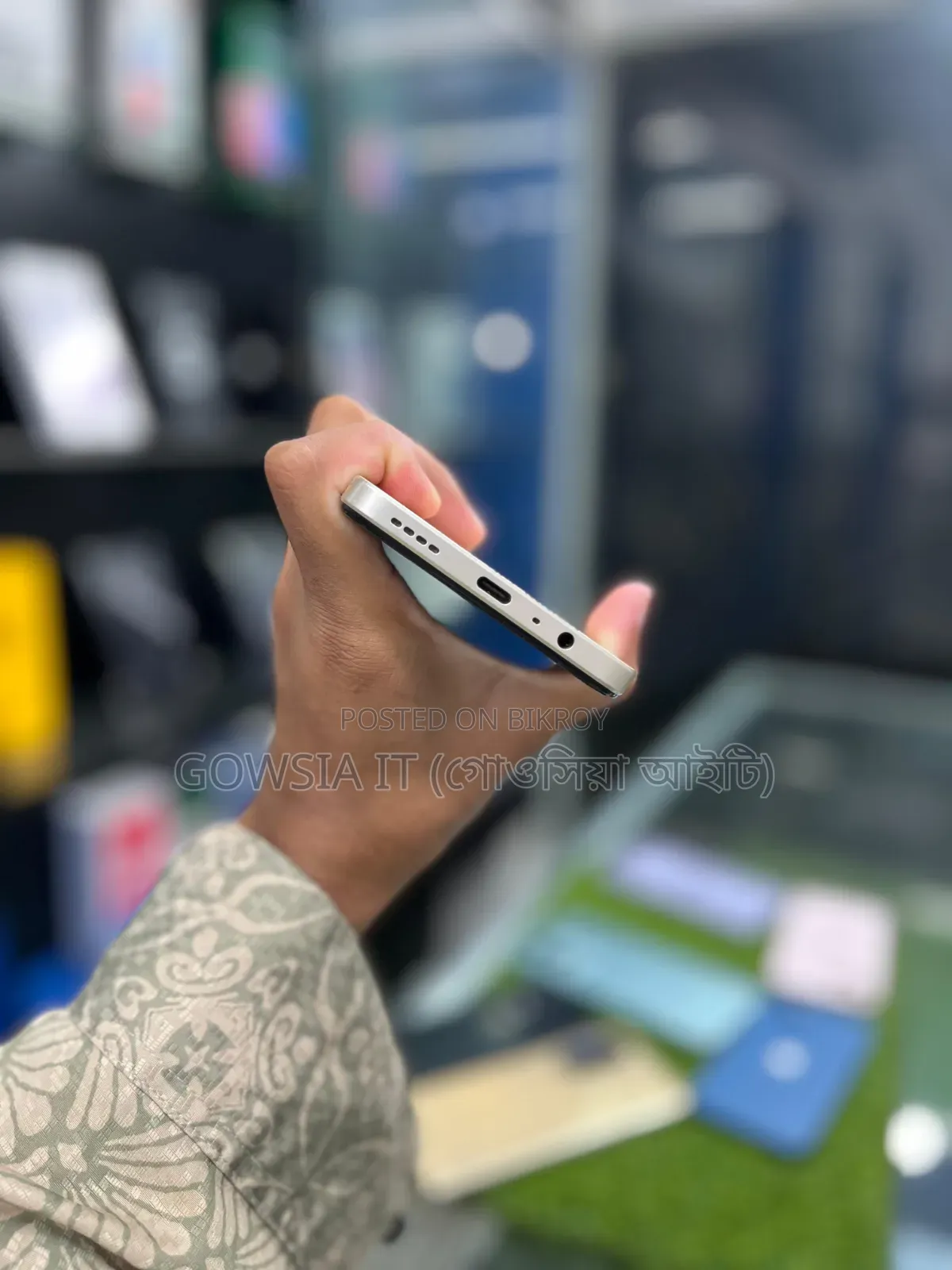 Realme 4 GB Gold