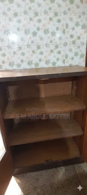 একটি মিটসেফ বিক্রি হবে