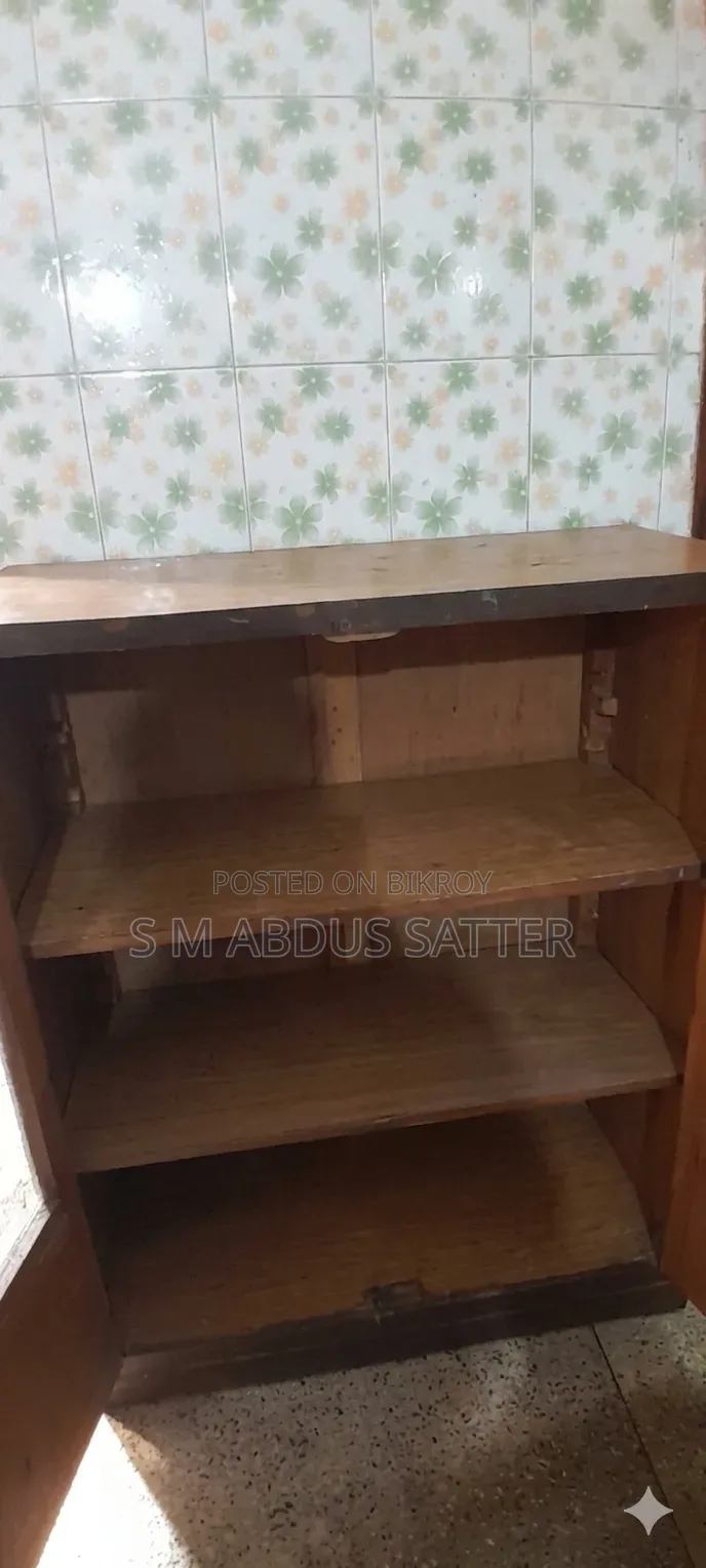 একটি মিটসেফ বিক্রি হবে