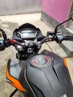 Honda Hornet 2021 Orange