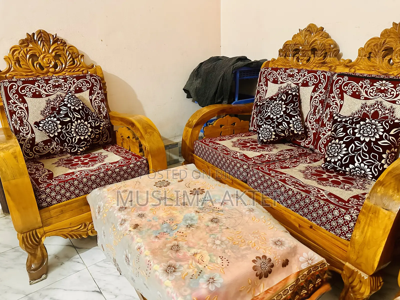 3-seater sofa and 2 tea tables for sale.