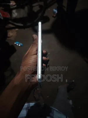 EL 8 GB White